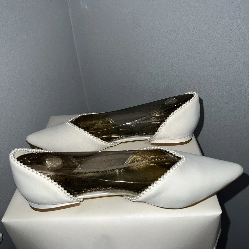 Adrianna Papell elegant pointed